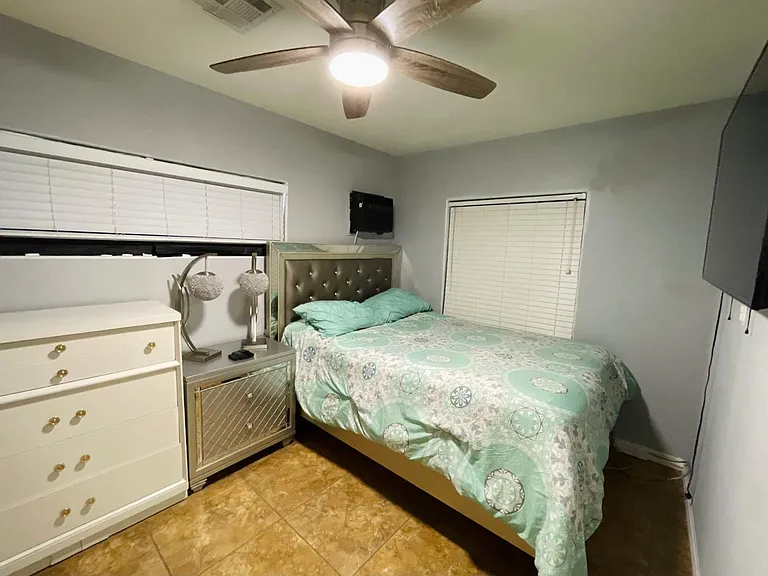 3720 W Mauna Loa Ln #STUDIO — Photo 8