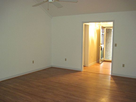3rd image of 120 Silverdale Dr