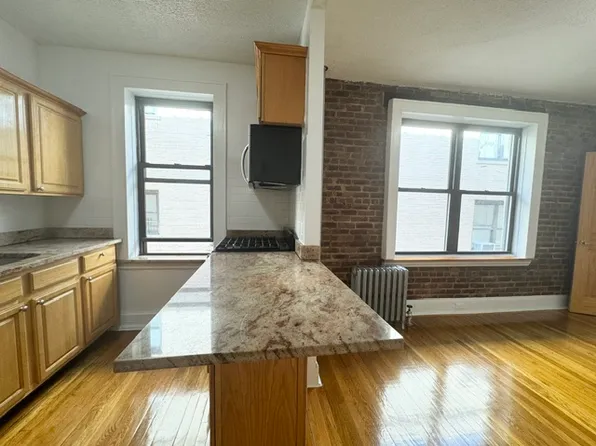 21-36 Crescent Street image 1 of 12