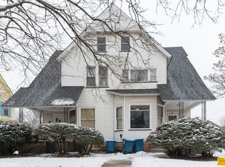 13 S Lancaster Ave #1, Aurora, IL 60506