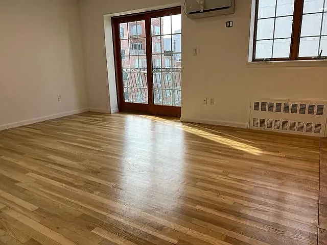 27-10 Astoria Blvd #4D — Photo 1