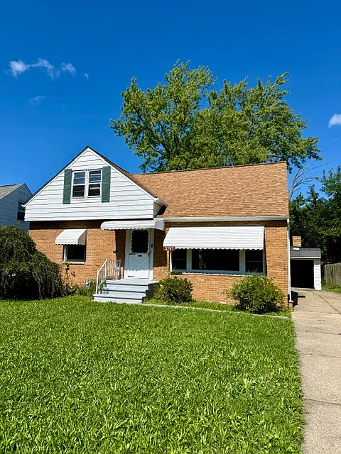 3 bed, 1.5 bath, 1296 sqft, $1,650 — Photo 1