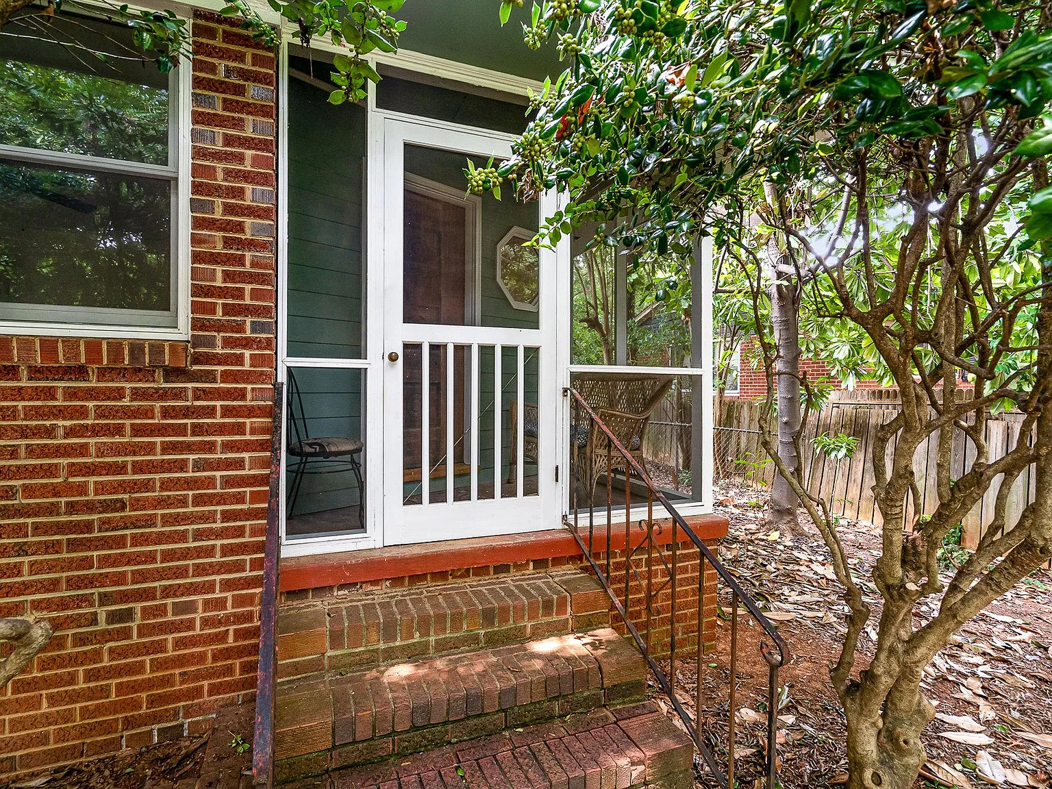 2 bed, 1.5 bath, 1100 sqft, $2,050 — Photo 2