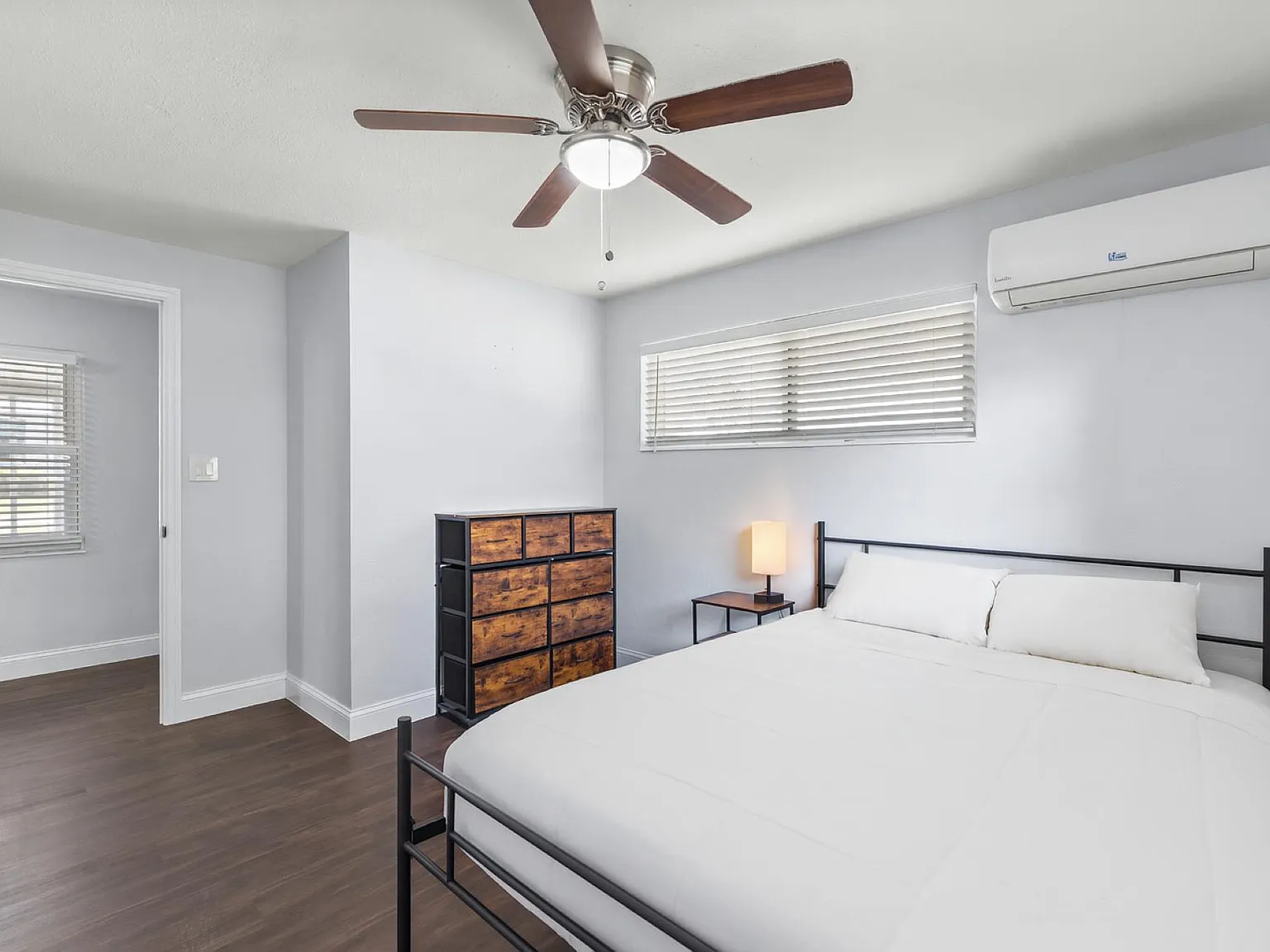 4 bed, 2.0 bath, 1500 sqft, $910 — Photo 1