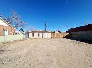 462 61st St NW, Albuquerque, NM 87105