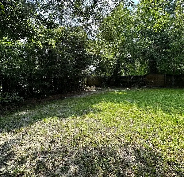 201 Kensington Dr — Photo 3