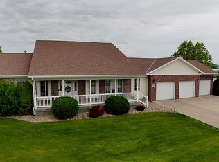 203 Ponderosa Dr, Grand Island, NE 68803