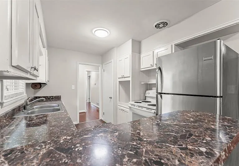 2352 Elmwood Cir SE — Photo 12