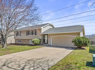 7208 Vinewood Ln N, Maple Grove, MN 55311