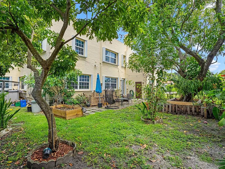 46 Montilla Ave #46 — Photo 30
