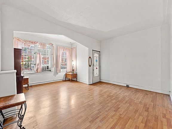 3rd image of 172 Bay Ridge Ave