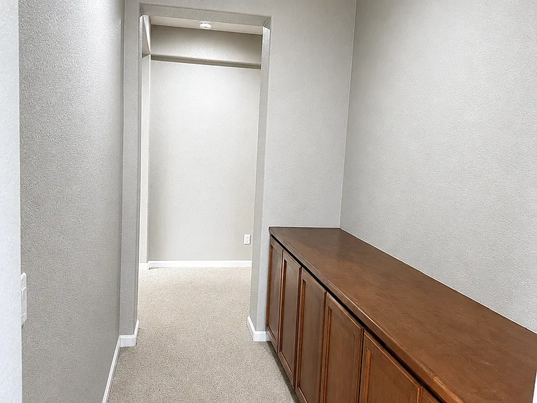 702 Samantha St — Photo 13