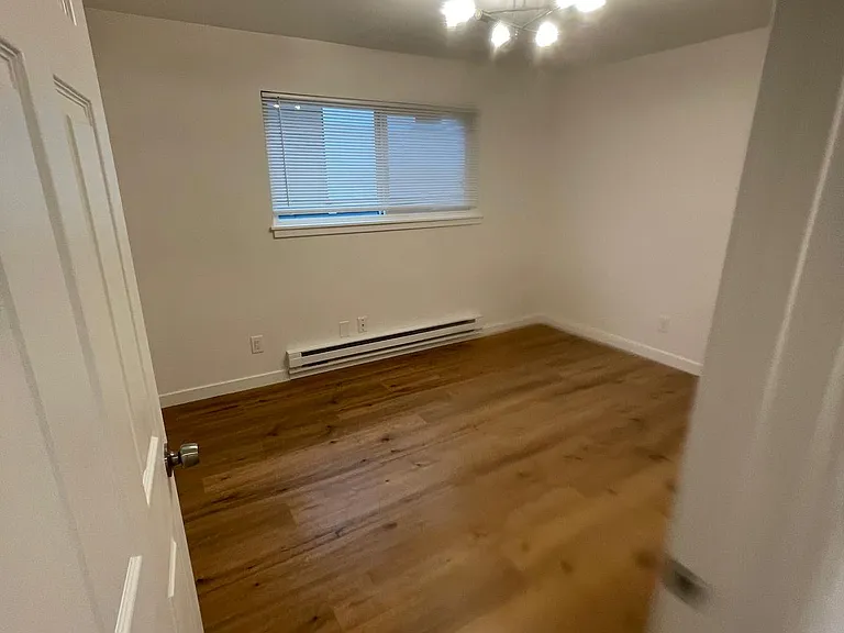 4411 Woodland Park Ave N #7 — Photo 3