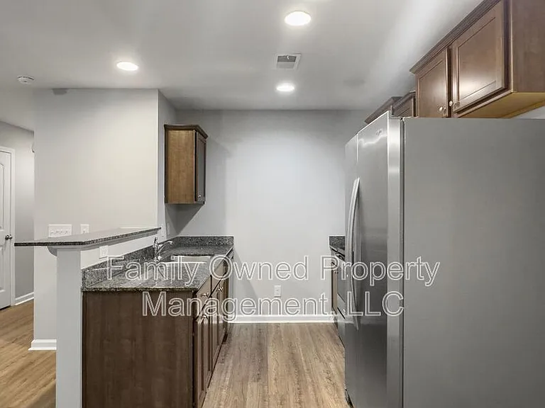270 Jackson St — Photo 10