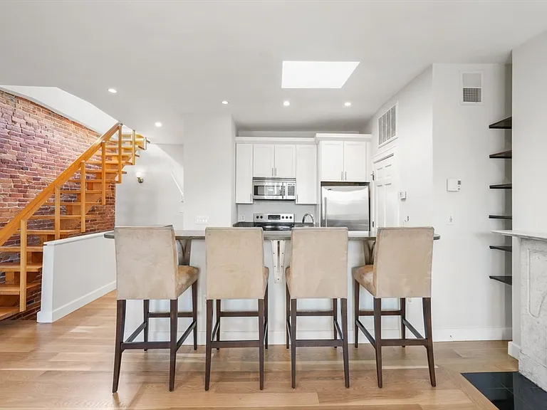 31 Concord Sq #4 — Photo 3