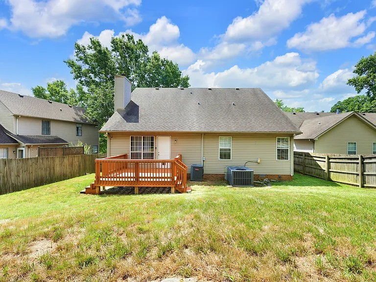 1104 Crestfield Dr — Photo 29