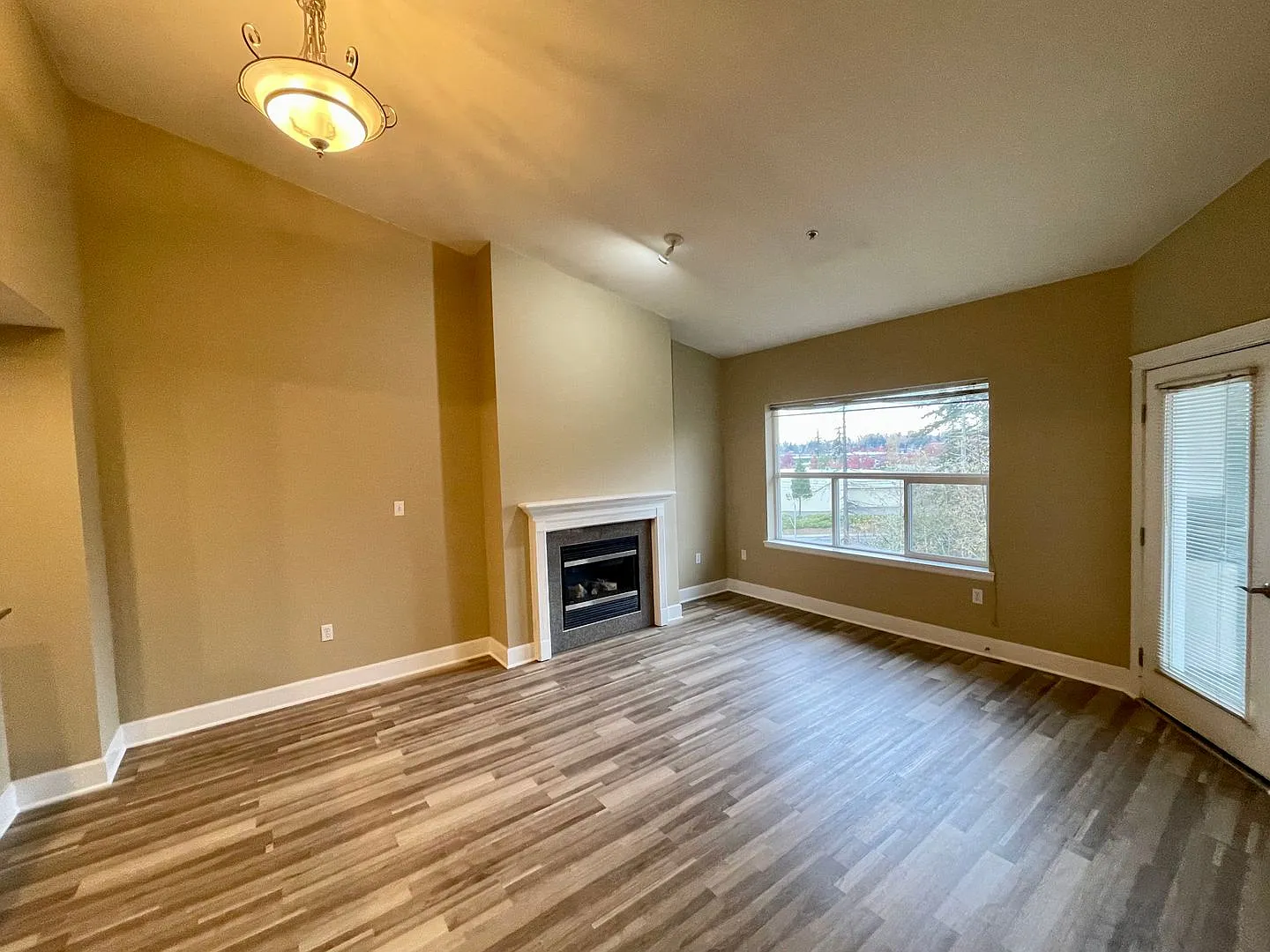 Spacious 2 Bed, 2 Bath Condo — Photo 3