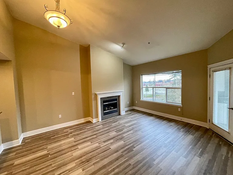 251 W Bakerview Rd #405 — Photo 2