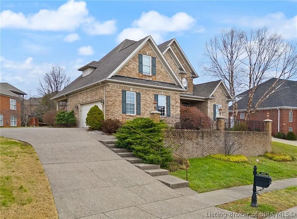 5 bed, 3.5 bath, 3149 sqft, $3,100 — Photo 2