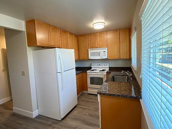 4th image of 517 Blossom Hill Rd APT B4