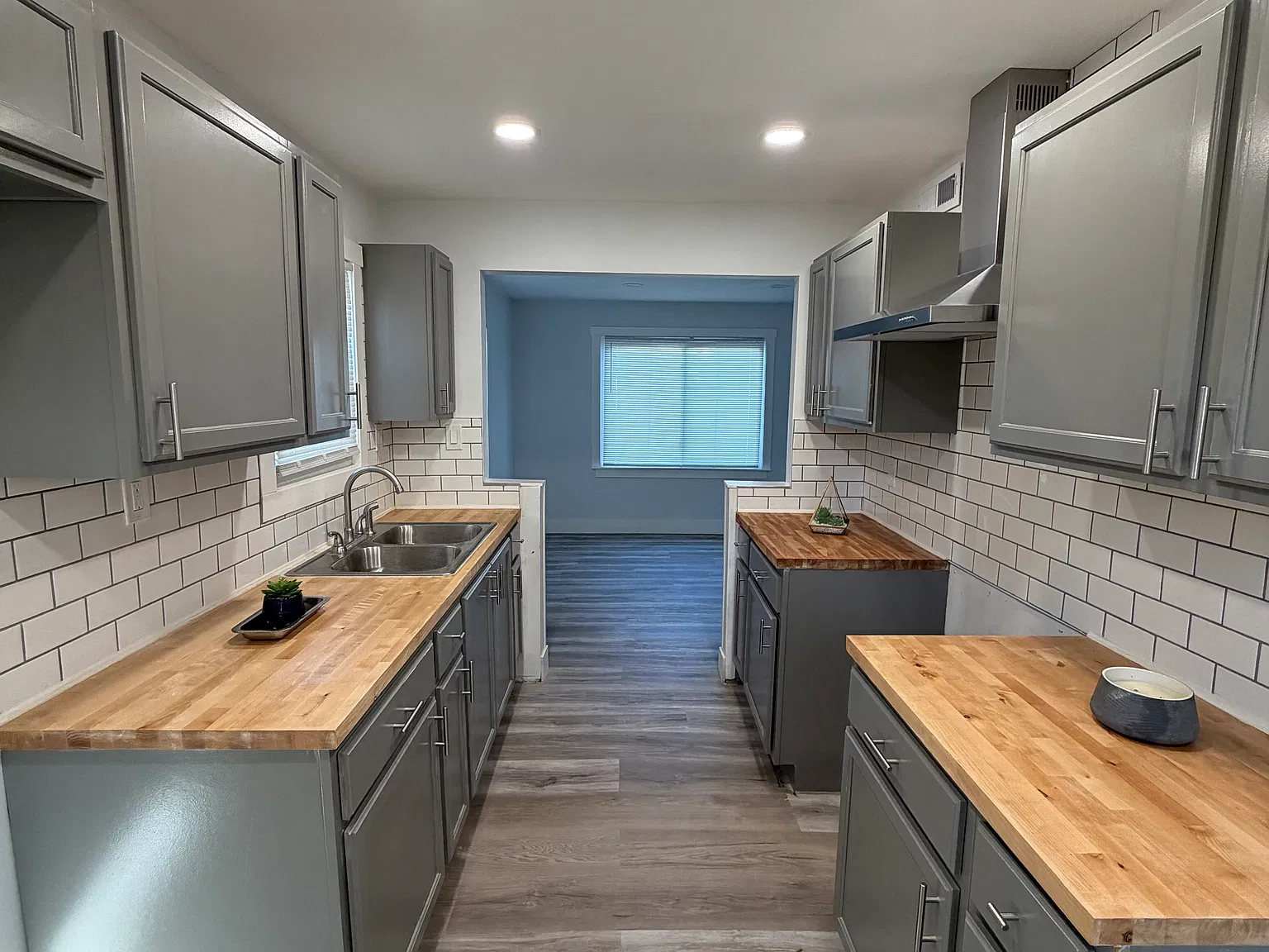 2 bed, 725 sqft, $1,300 — Photo 2