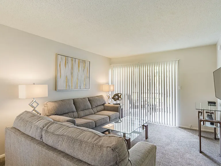 Imperial Palms Apartments — Photo 23