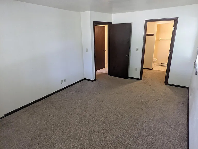 8914 N 96th St #6 — Photo 10