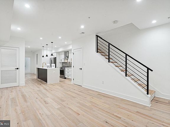 3rd image of 1111 K St NE #2