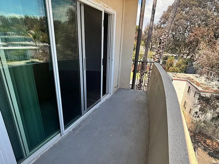 University Terrace Apartments — Photo 33