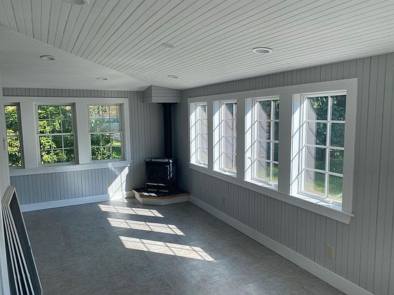 Sunroom & gas fireplace
