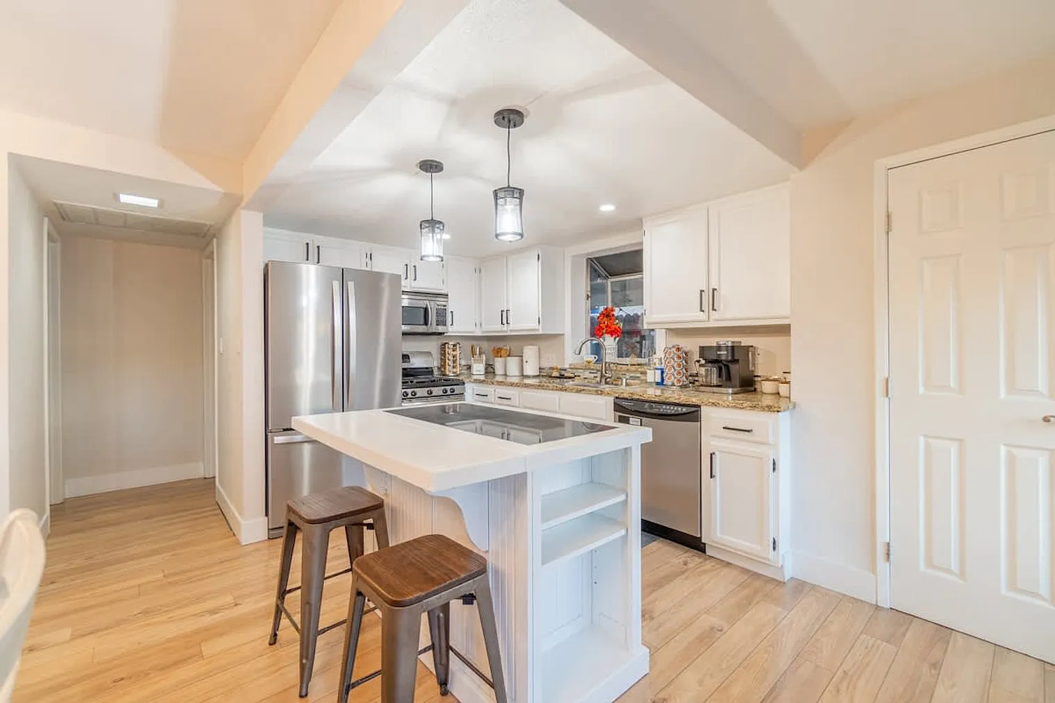 3 bed, 2.0 bath, 1991 sqft, $6,741 — Photo 4