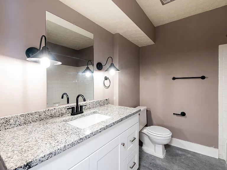 Grinstead Manor Apartments — Photo 9