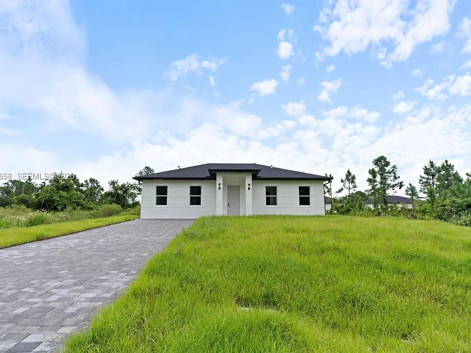 710 Peacock Ave