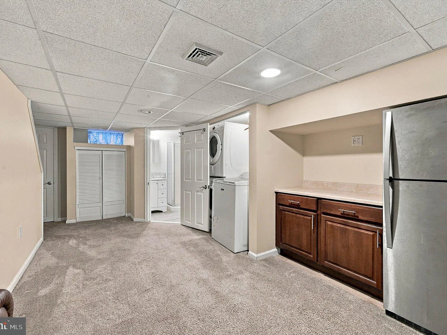 4 bed, 2.0 bath, 1152 sqft, $2,400 — Photo 3
