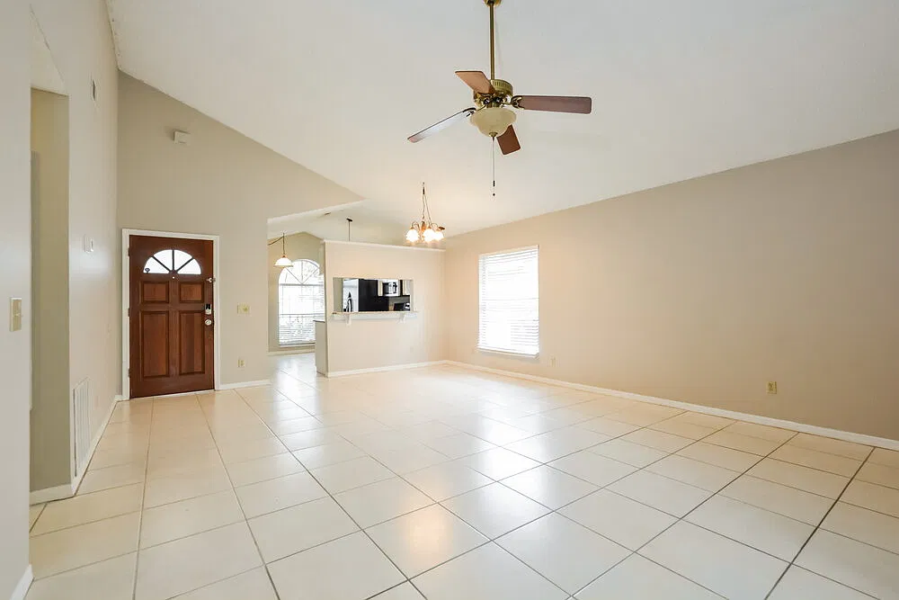 3 bed, 2.0 bath, 1355 sqft, $2,285 — Photo 3