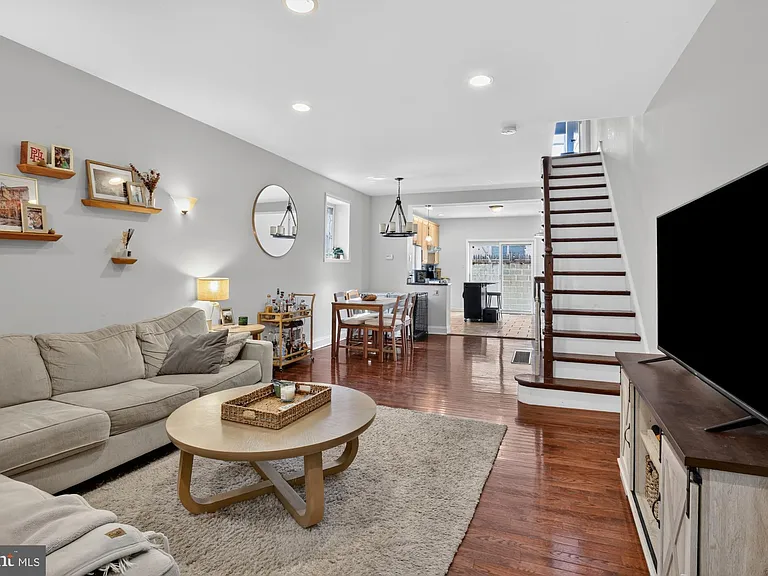 1202 Gerritt St — Photo 1