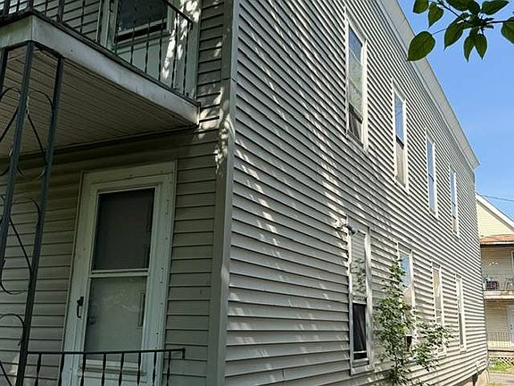 3rd image of 1021 Smith Pl