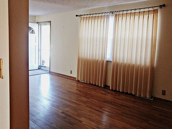 4th image of 6934 Backus Dr