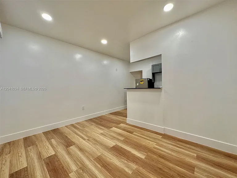 5545 N Miami Ave #8 — Photo 4