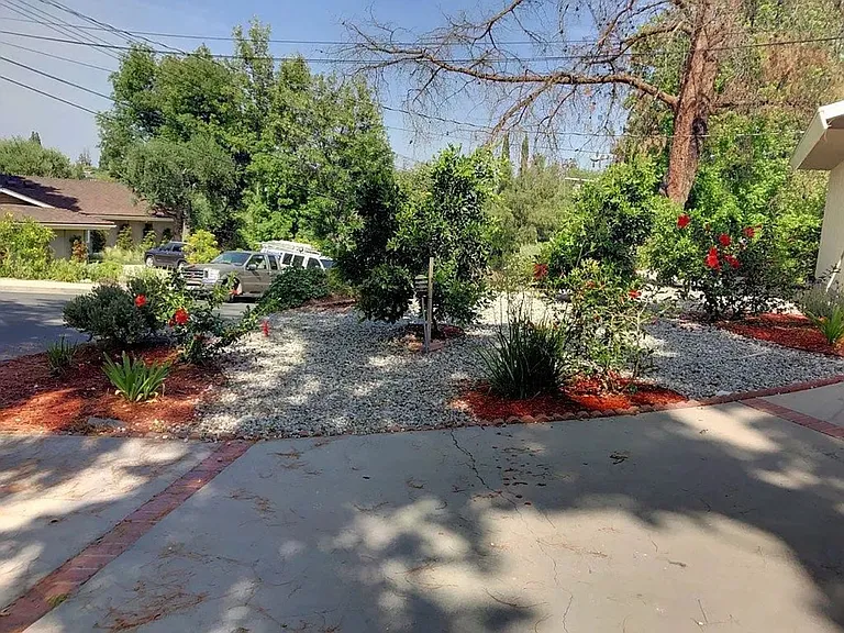 24360 Crestlawn St — Photo 4