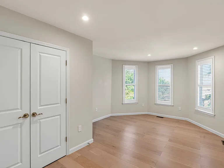 1303 Maple View Pl SE — Photo 25