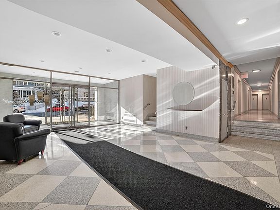 5th image of 25 Sunnyside Drive #6C