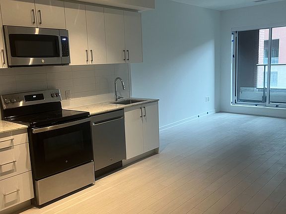 3rd image of 4010 Eglinton Ave W #413