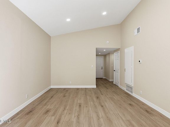 5th image of 886 Yorkshire Ave
