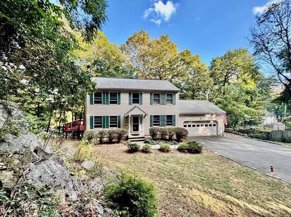 32 Hickok Avenue, Bethel, CT 06801