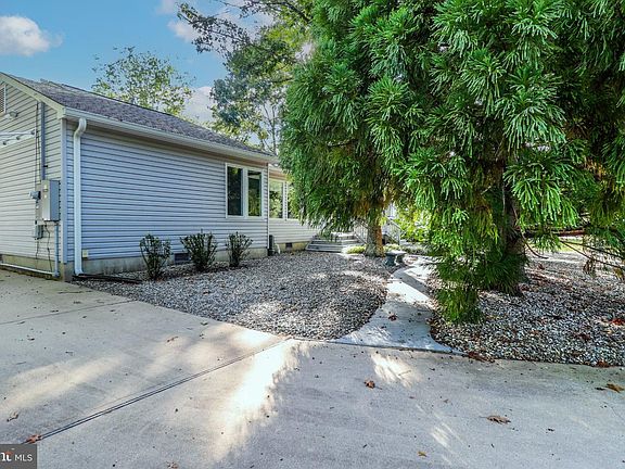 2nd image of 511 Conifer Dr