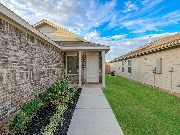 25364 Carnation Ct — Photo 26