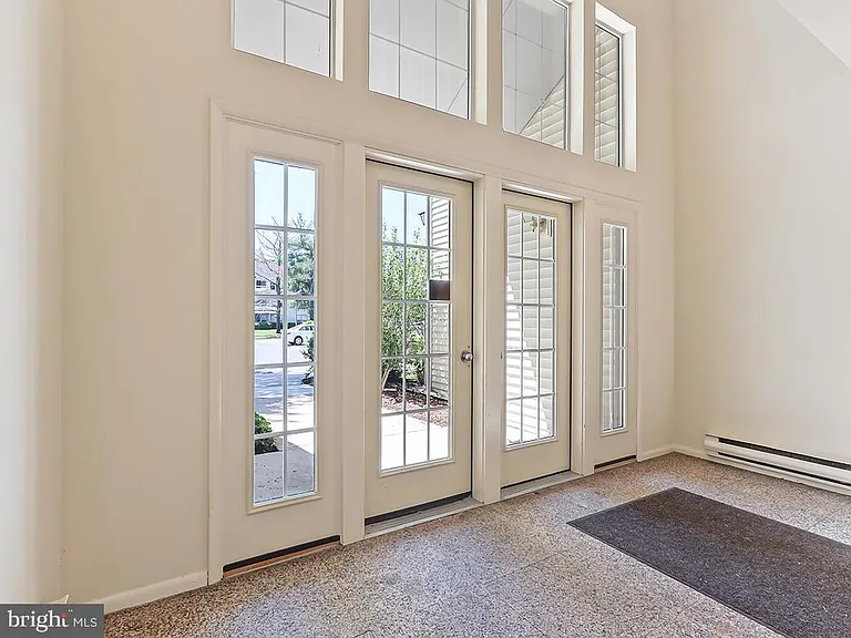 303 Trinity Ct #11 — Photo 4