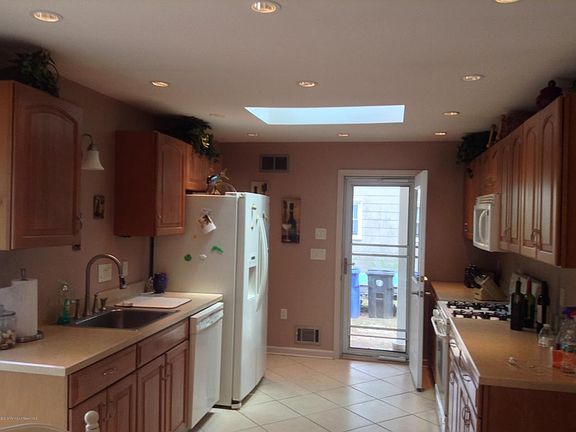4th image of 995 McGuire Dr