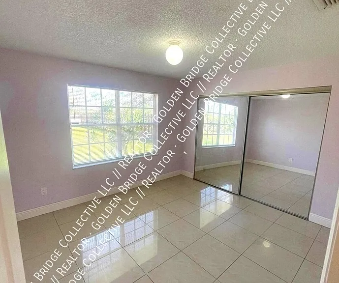 1401 SE Appamattox Ter — Photo 3